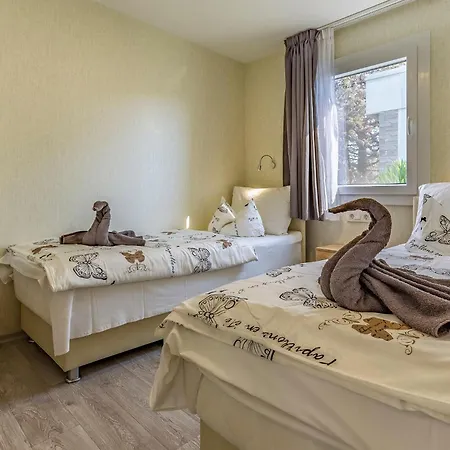 Mobile Luxury Premium-2 By Interhome Semesterbostad Pula