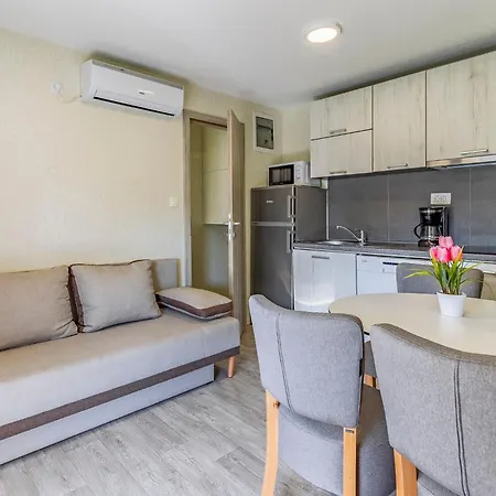 Semesterbostad Mobile Luxury Premium-2 By Interhome Pula